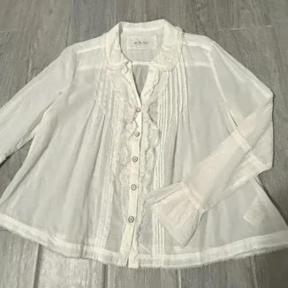 We The Free Tops - LIKE NEW! Women's We the Free White Pleated/Ruffled Blouse - XS